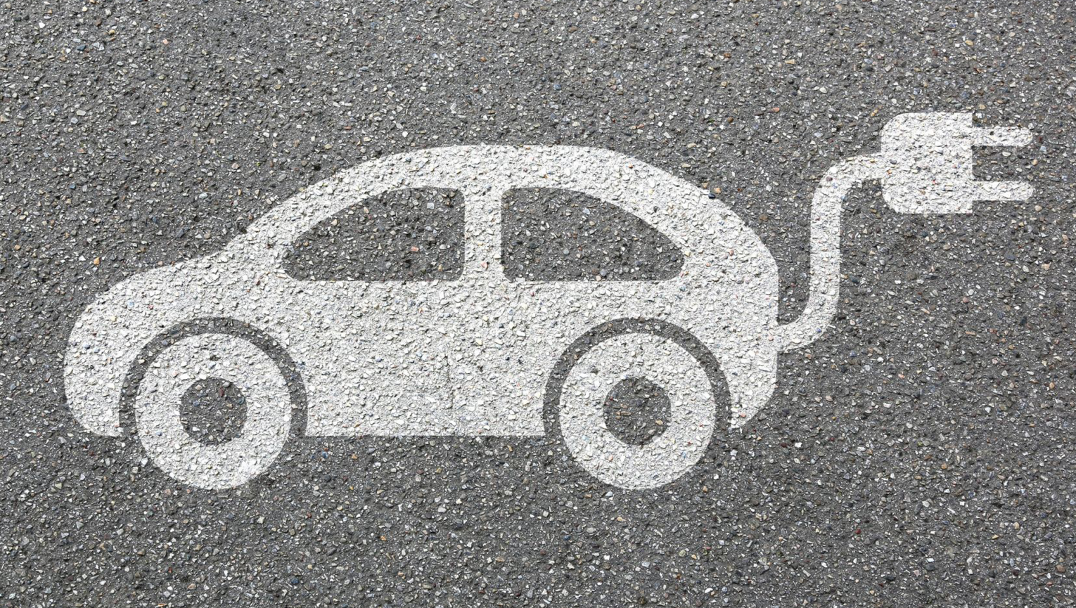 Milion samochodów elektrycznych w 10 lat?