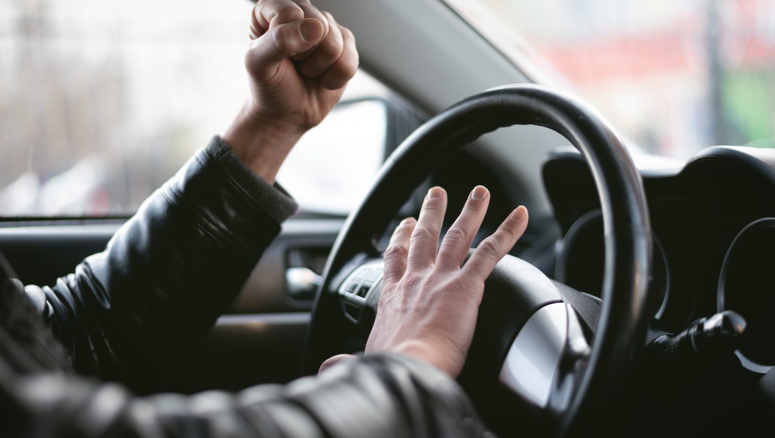 Dlaczego stres robi z nas gorszych kierowców?
