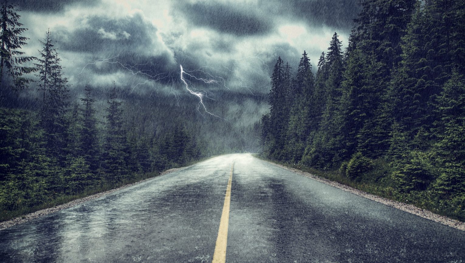 Pogodowy armagedon na drodze – to musisz wiedzieć!