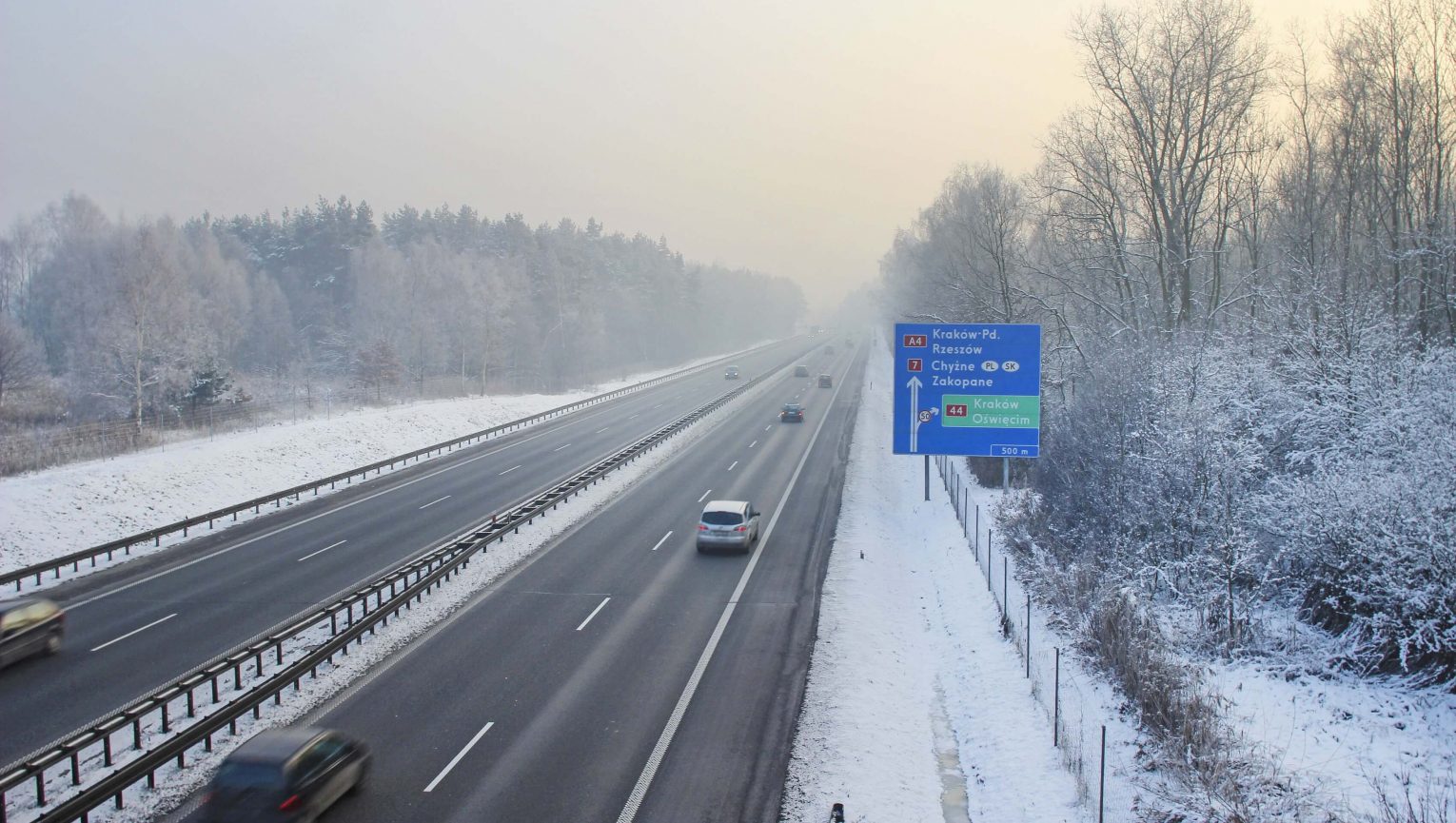 Podstawowe zasady bezpiecznego podróżowania autostradą
